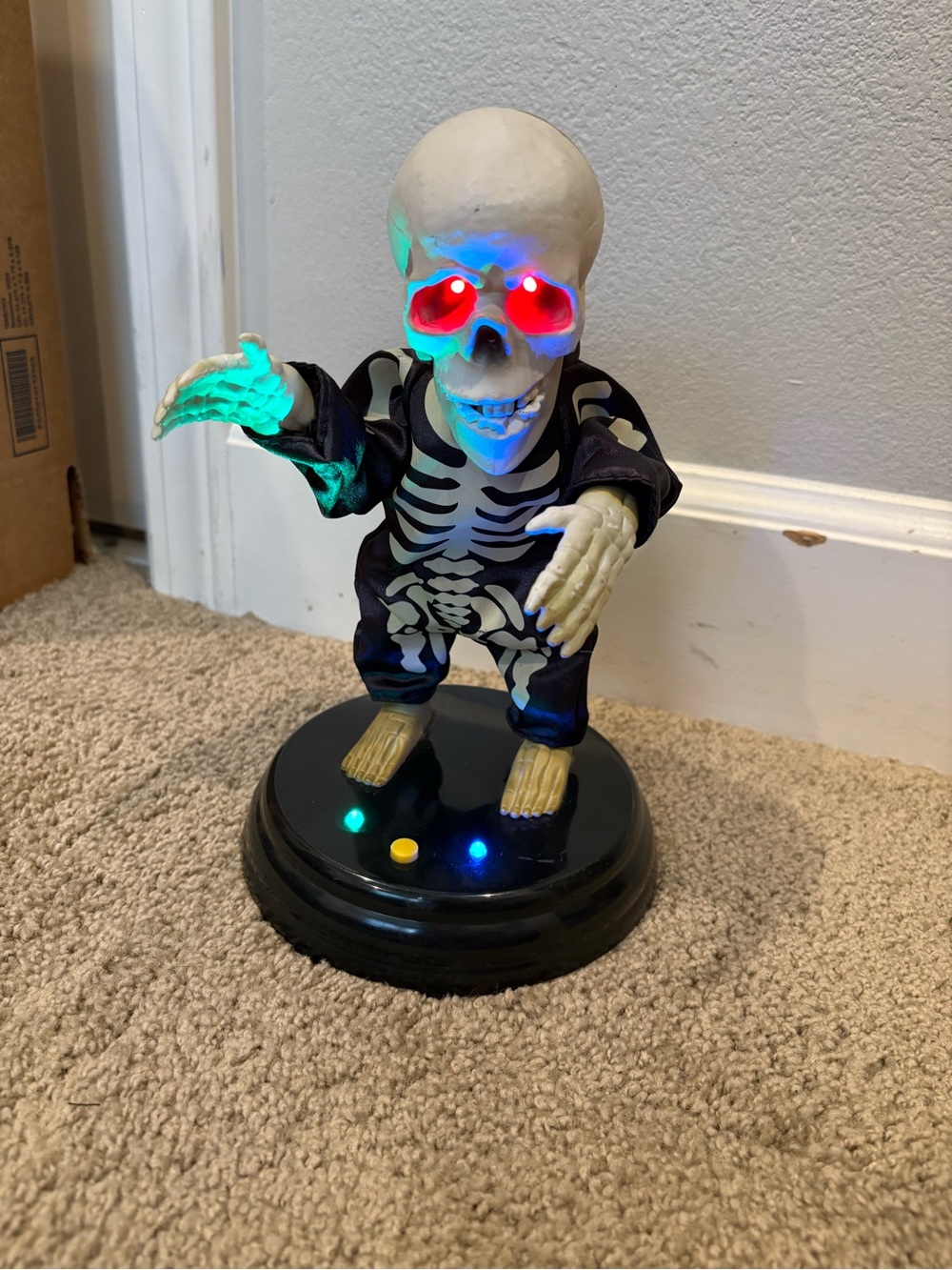 Gemmy Grave Raver Livin La Vida Loca animated dancing skeleton Sings/no movement